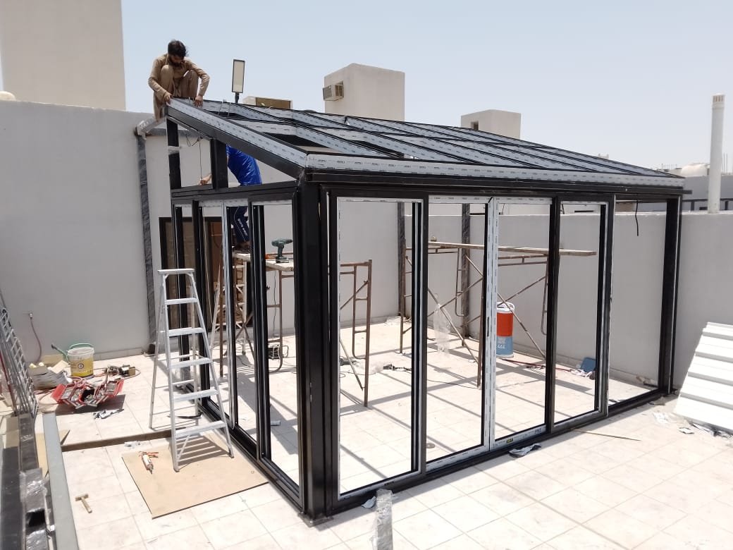 أعمال الزجاج السيكوريت والواجهات في مكة